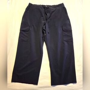 Jockey women's size Large navy blue stretch cropped pants, zip closure EUC